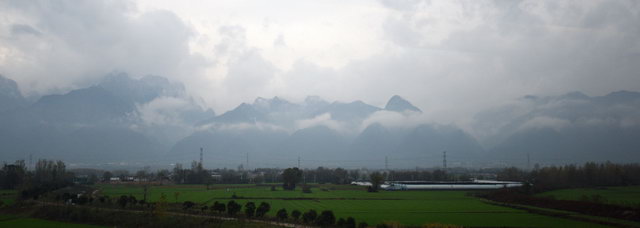 高铁上看华山