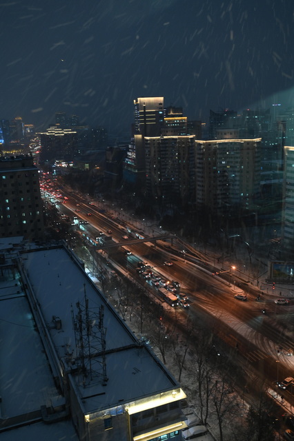傍晚窗外的飘雪